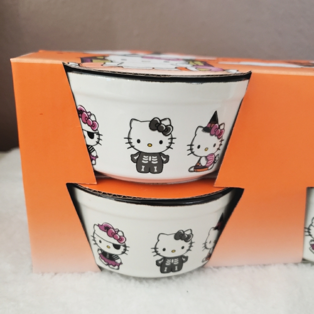 Hello Kitty Ramekins 🎀 - Picture 3 of 6